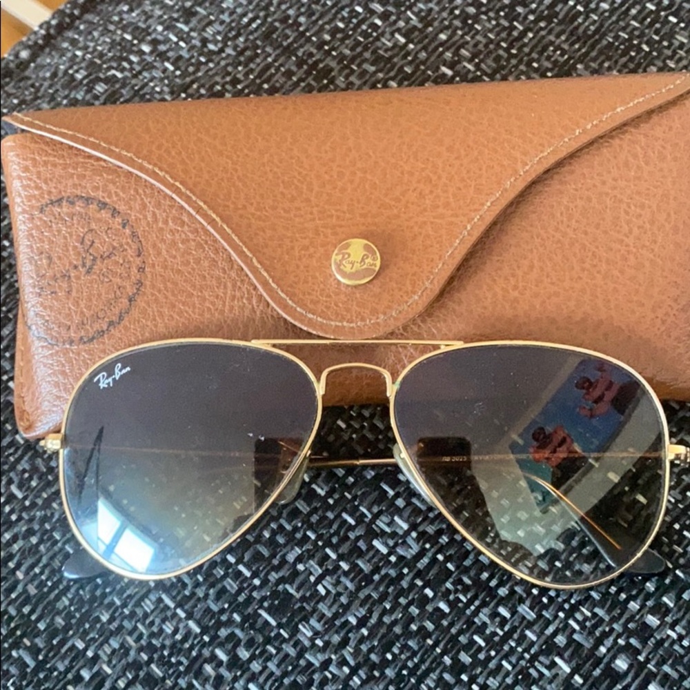 Woman's ray ban sunglasses